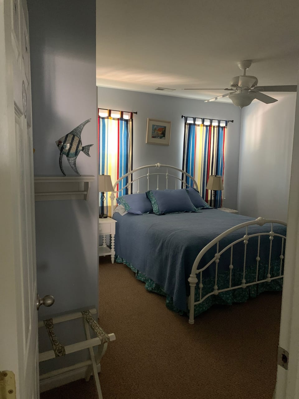 The blue room with queen size bed, direct access to half bath