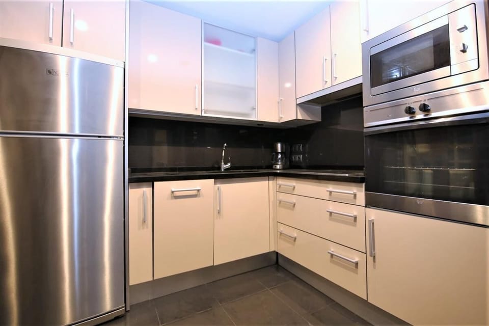 More pictures of the modern kitchen