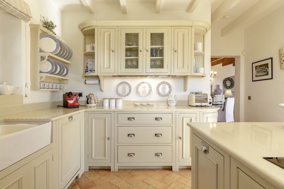 Well equipped including Nespresso coffee machine, Dualit toaster & kettle