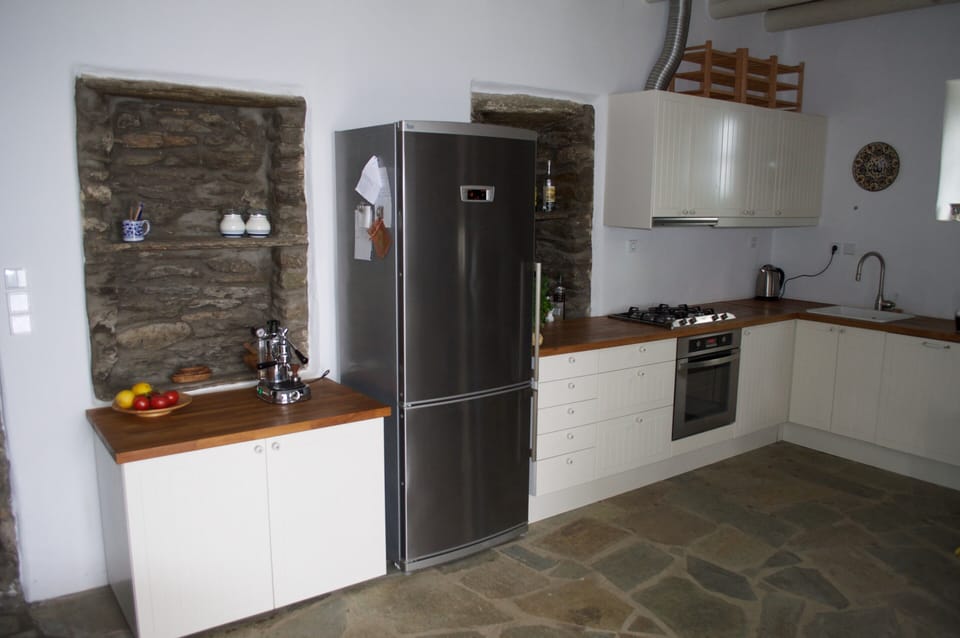 Fully fitted kitchen