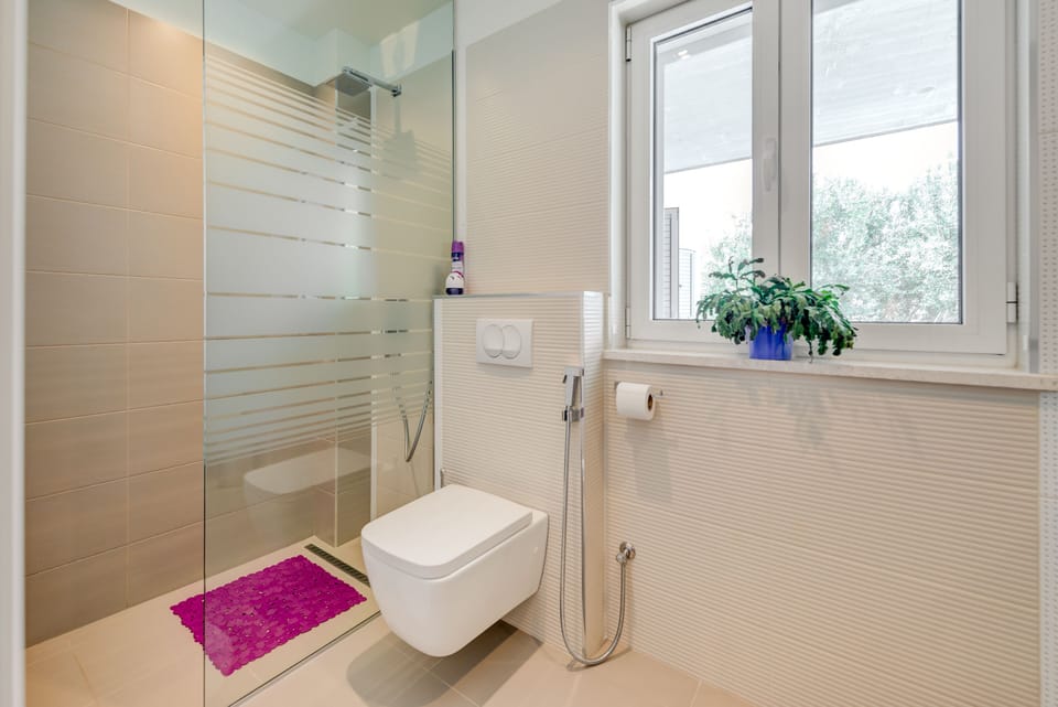 Room number one, en-suite