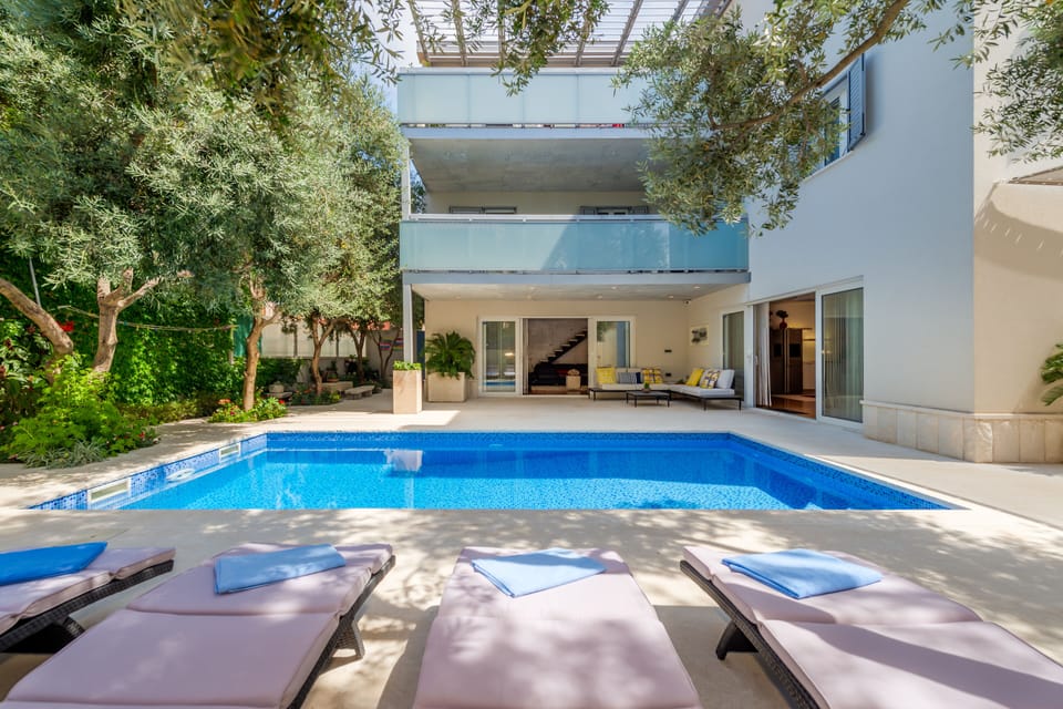 Pool area