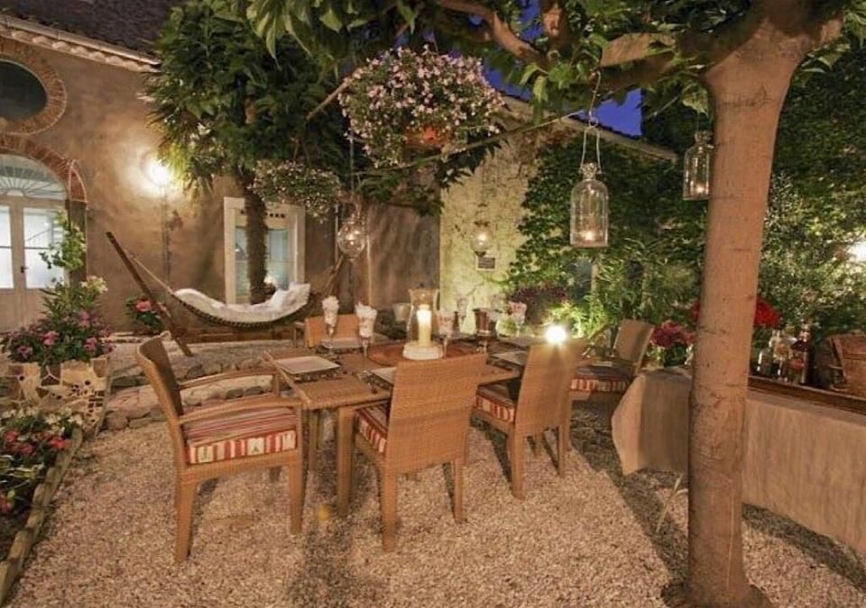 Dinning Al Fresco