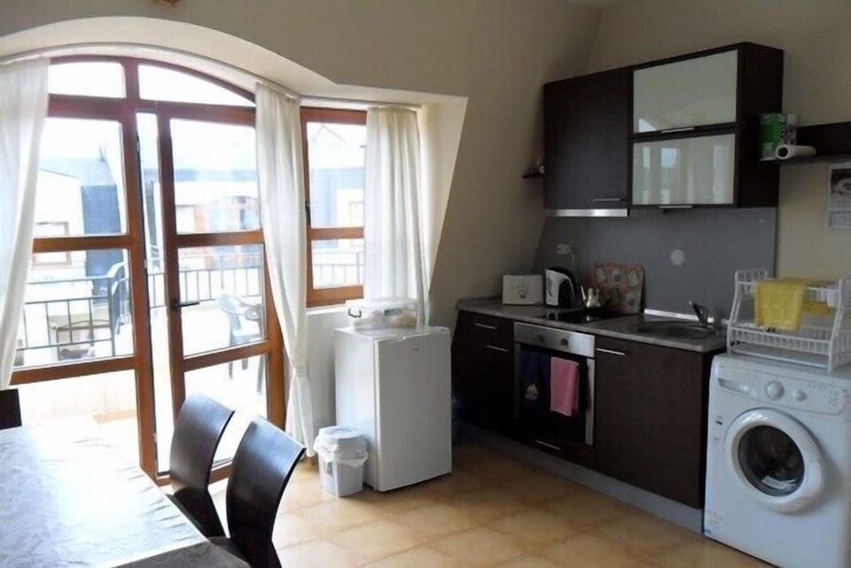 Kitchen onto the balcony