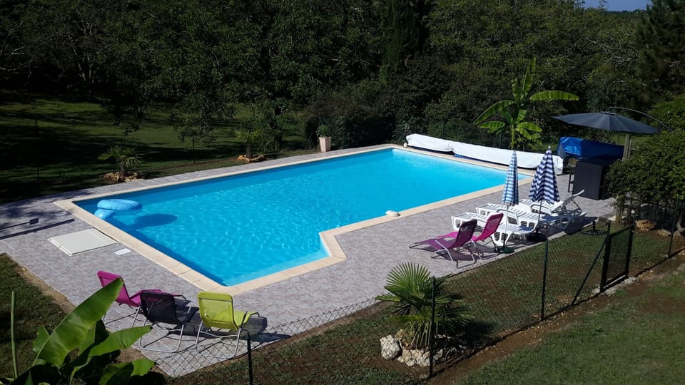 The swimming pool 