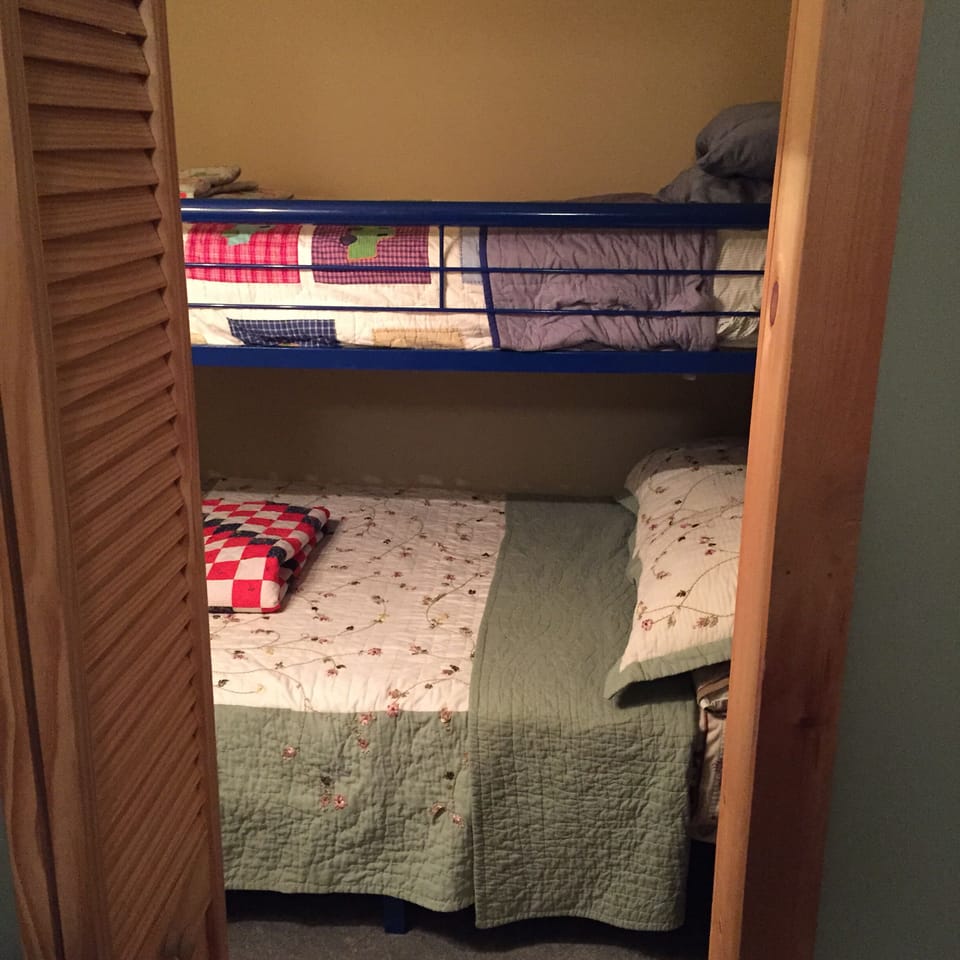 Twin over full bunkbed 