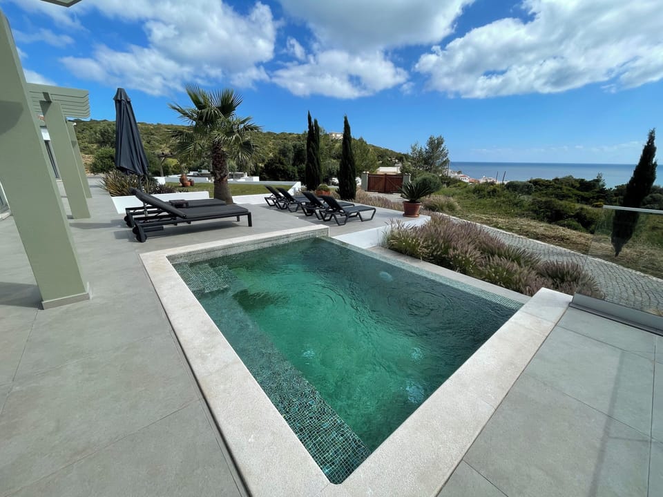 Beautiful terrace ideal for relaxing with amazing views!
