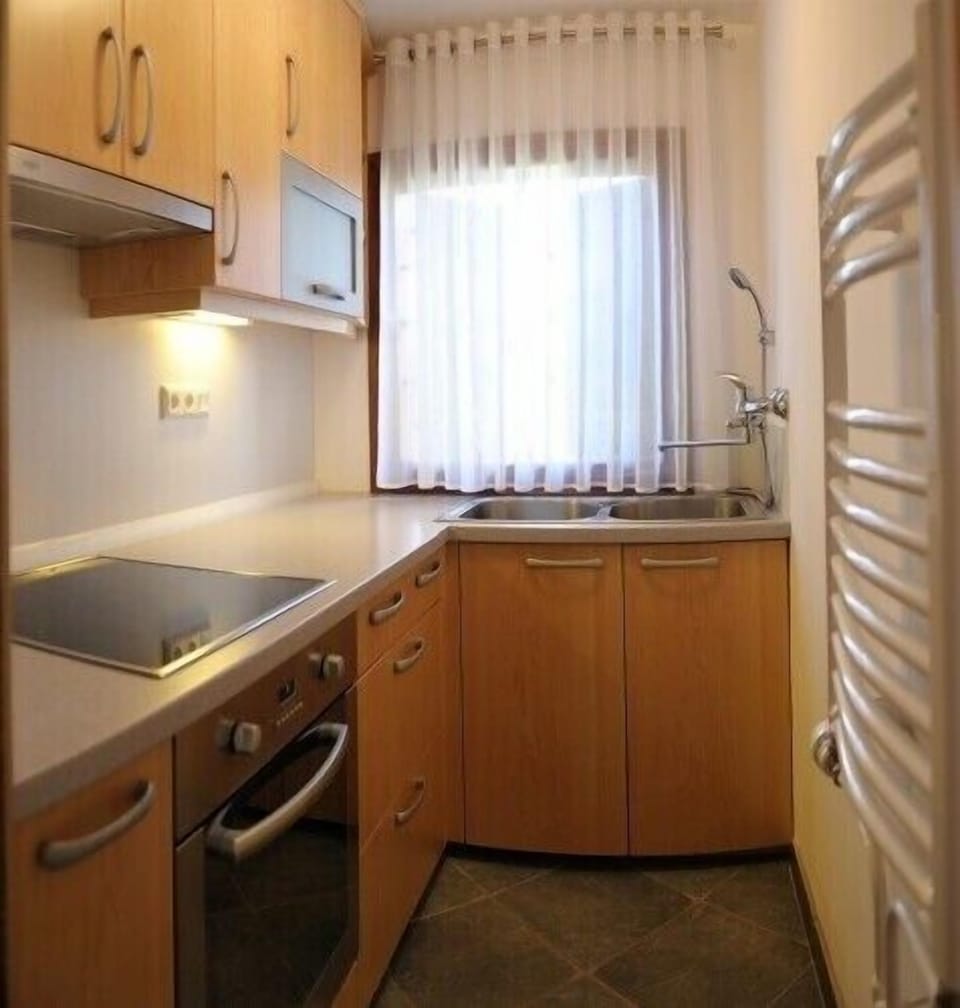 Kitchen with a view to the garden