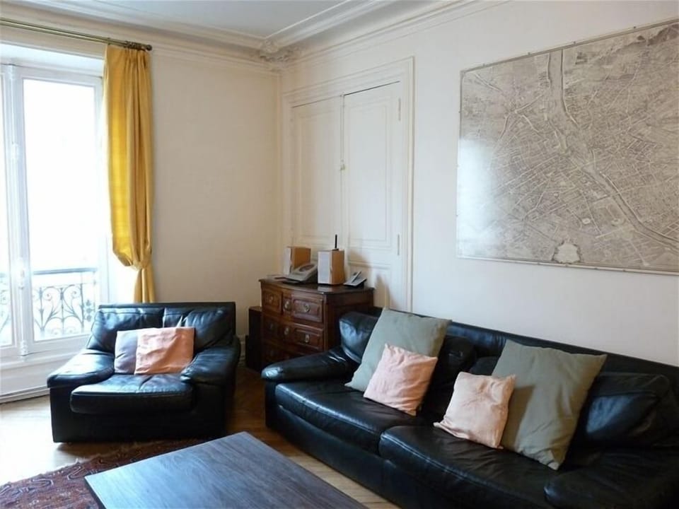 Spacious, light and comfortable salon