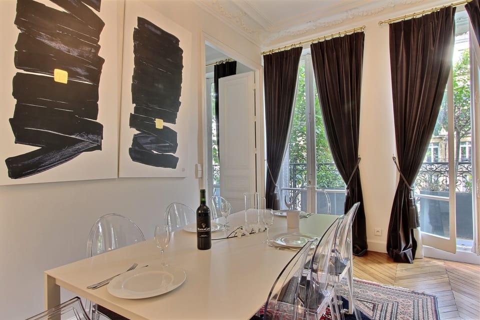 Dining area, with 6 seats