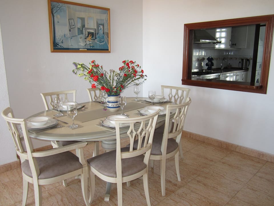 Dining area
Super fast Fibre optic broadband access throughout the house