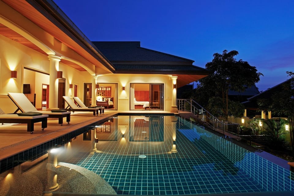 Bedrooms opening onto poolside.
