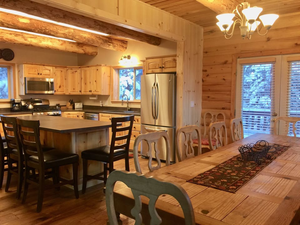 Dining room for a crowd, seats 12