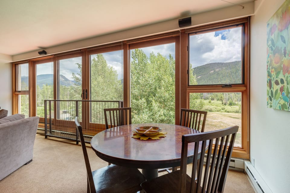 Bonus table for 6 with panoramic view for games, kids or sunny morning coffee. 
