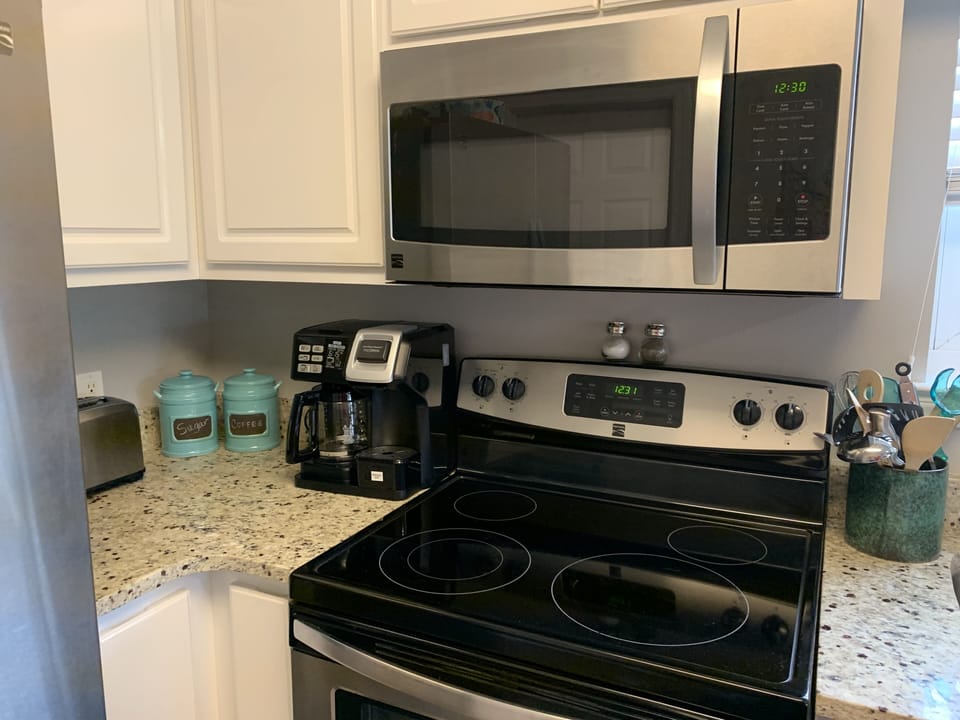Coffee pot/Kurig machine