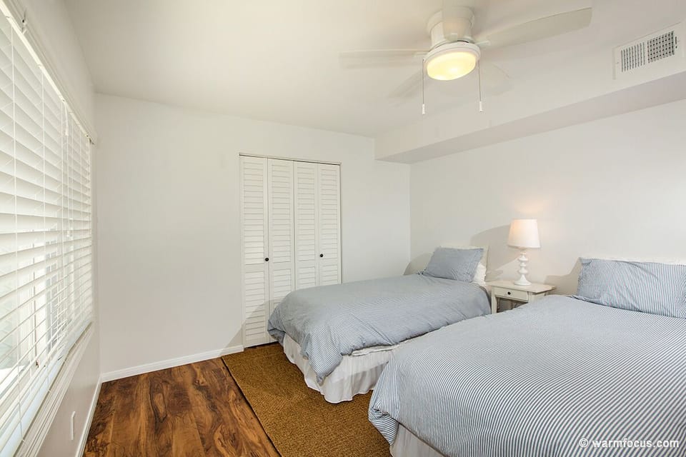 Upstairs second bedroom (twins can be converted to king)