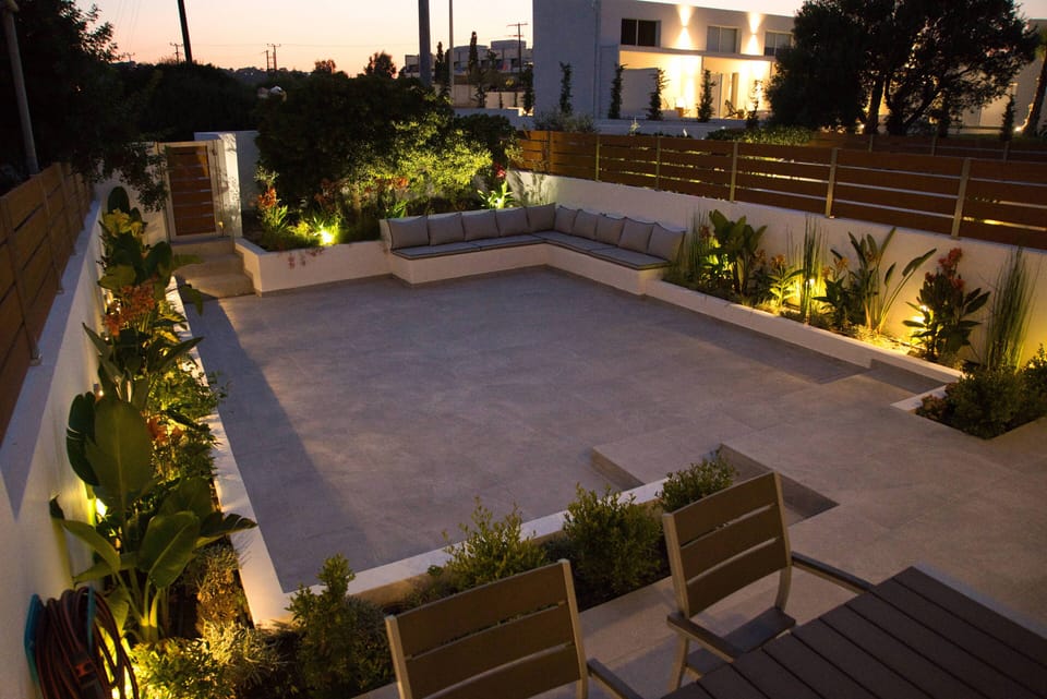 Relax at the space of backyard, surrounded by flowers and atmospheric lights