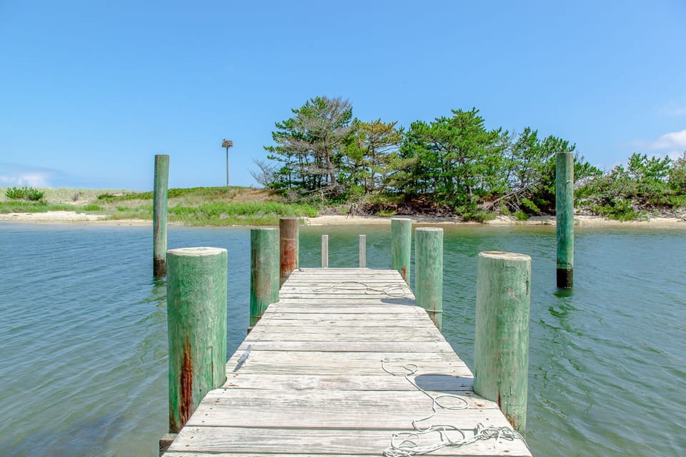 Kids love crabbing from the dock.
Tie your boat up right at your house!