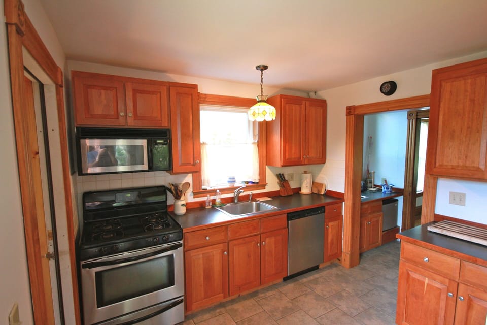 Cooks kitchen .