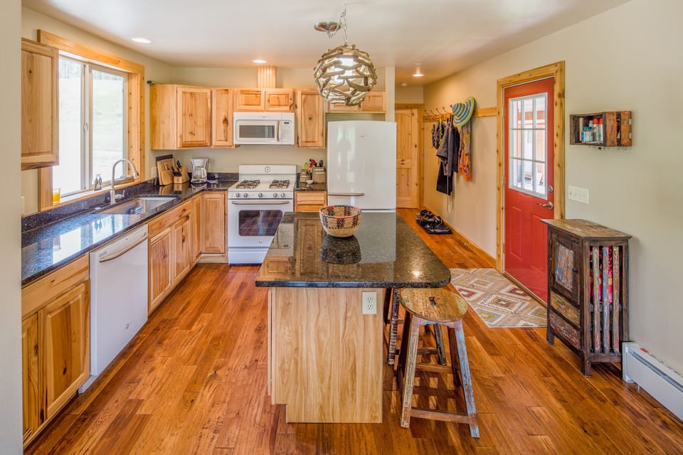 full furnished kitchen 