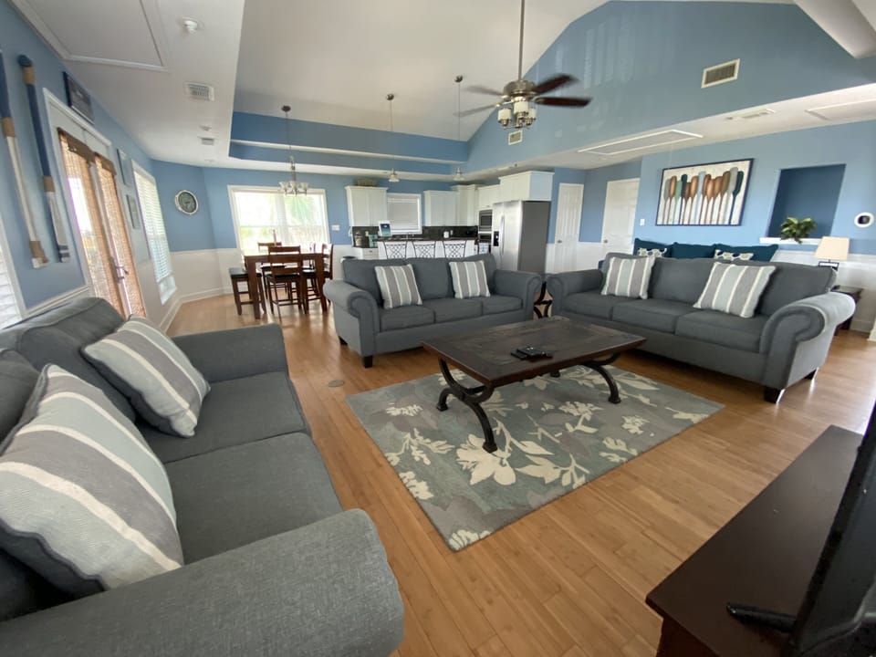 Beautifully decorated living room with amazingly comfortable couches.