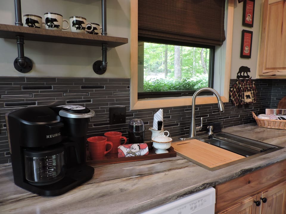 Coffee pot, K-cups & dishwasher.