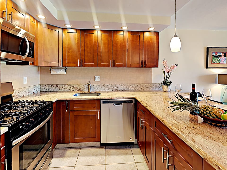 Kitchen - Fully stocked kitchen with stainless steel appliances