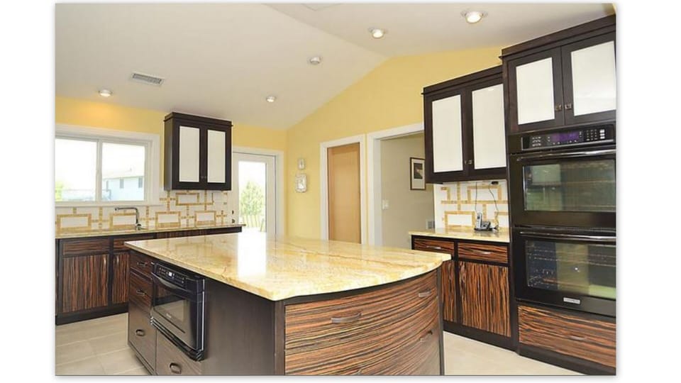 Gourmet Kitchen (2)
Top Level
