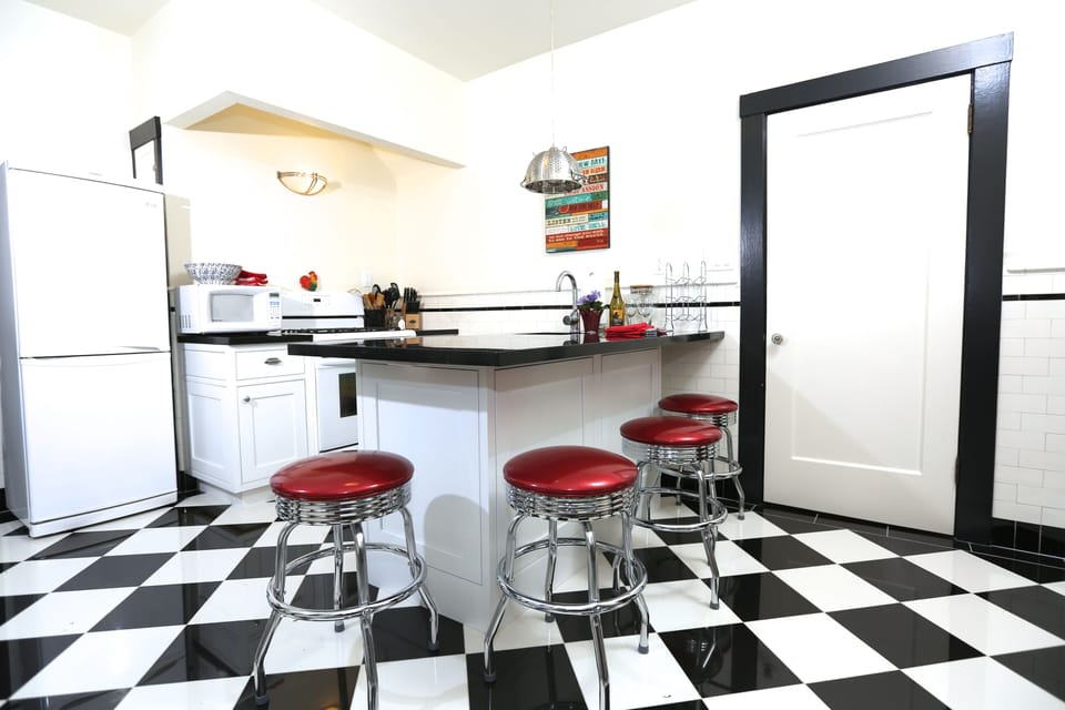 Fully remodeled retro kitchen - Miele dishwasher and 4 seat island bar.