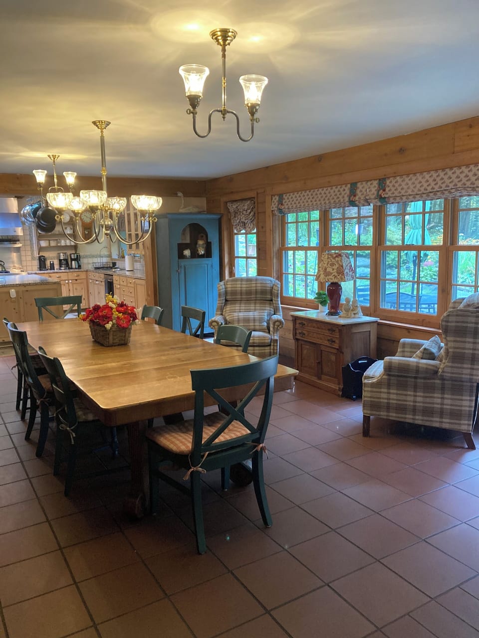 Dining room. Table seats 16.