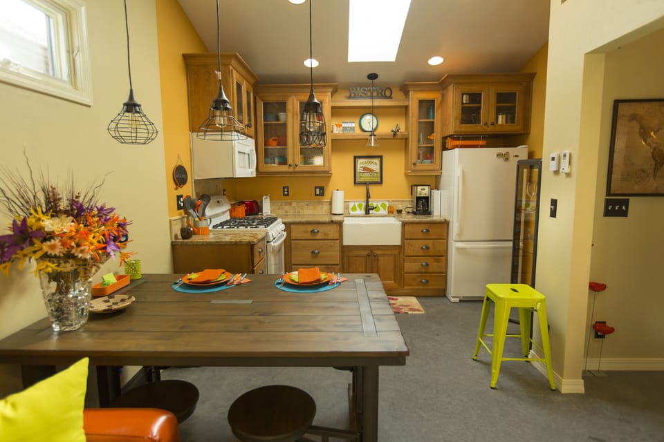 Kitchen & dining