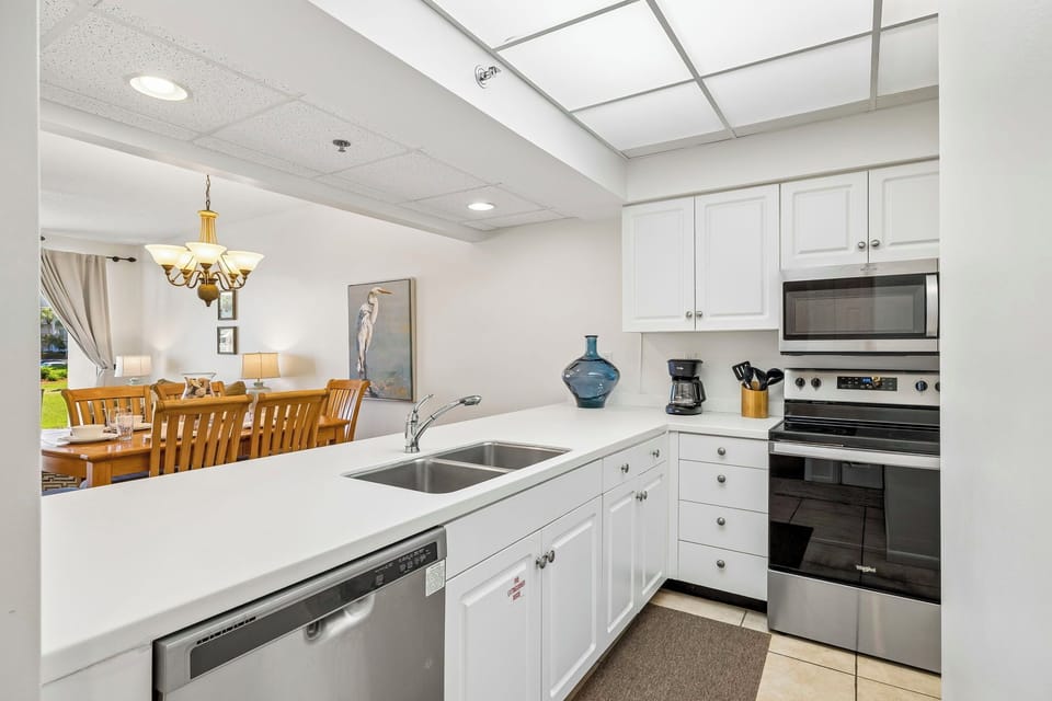 Ample Counter Space for Prepping Meals