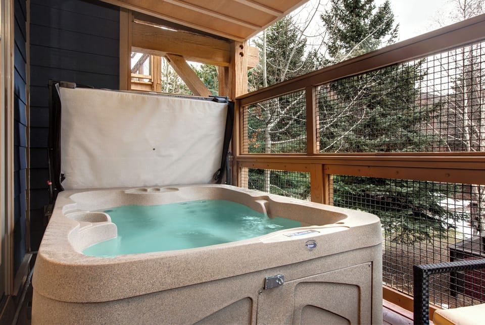 Private Covered Deck │ Hot Tub, Seating for Two, Gas Grill