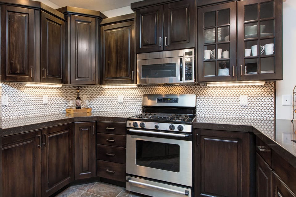 Premium Appliances, Gas Stovetop, Insta-Hot Water Tap 