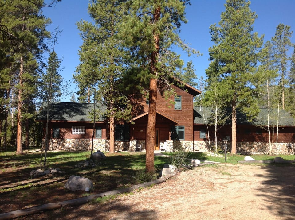 Front of house from driveway.