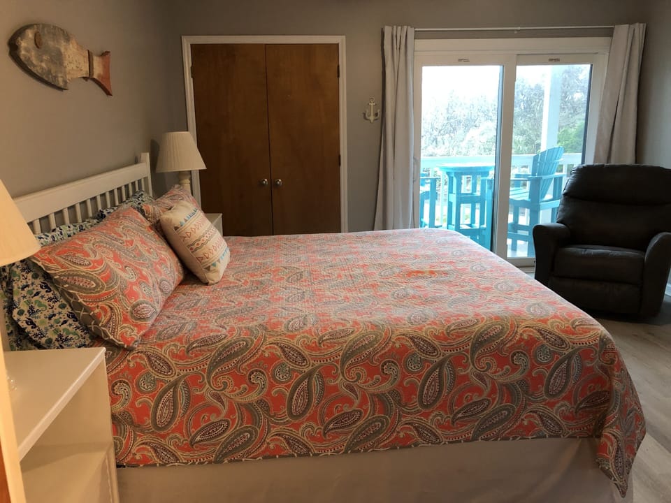 Master Bedroom w/King, Recliner & Balcony!