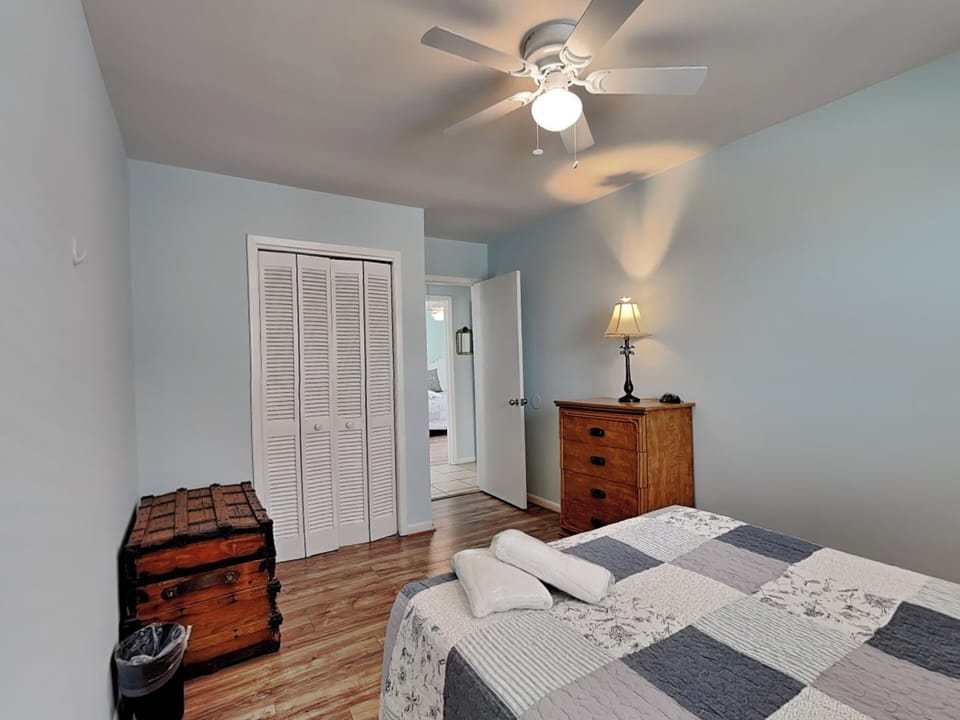 Third Bedroom - Queen