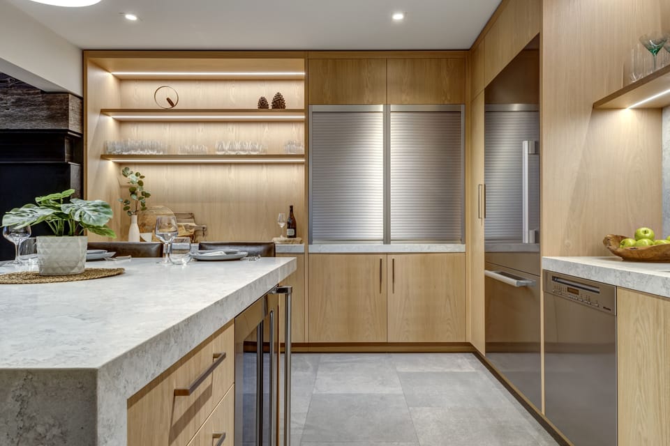 Island w/ Seating for 3 Guests