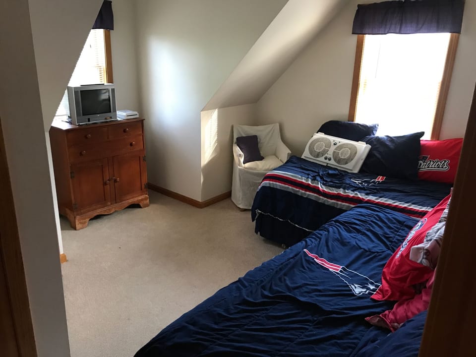 Bedroom 3 offers two twin beds and a Nintendo Wii for kids.