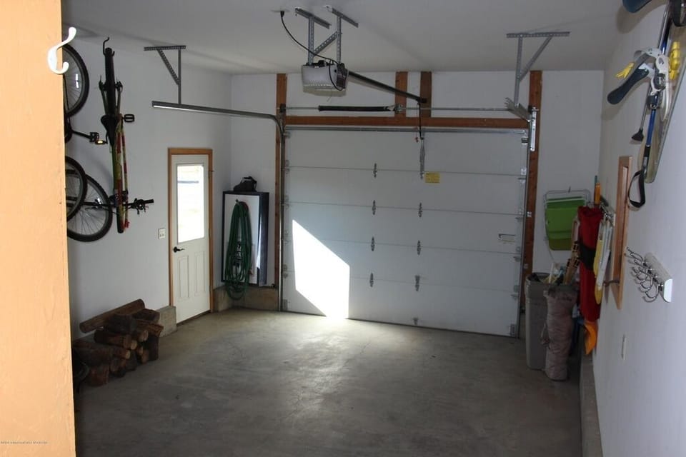 Garage for one car and plenty of room for skis