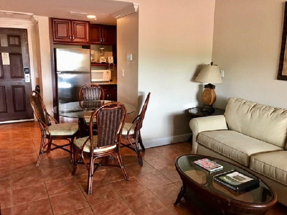 "Somewhere in the Sun" newly refurbished studio unit!