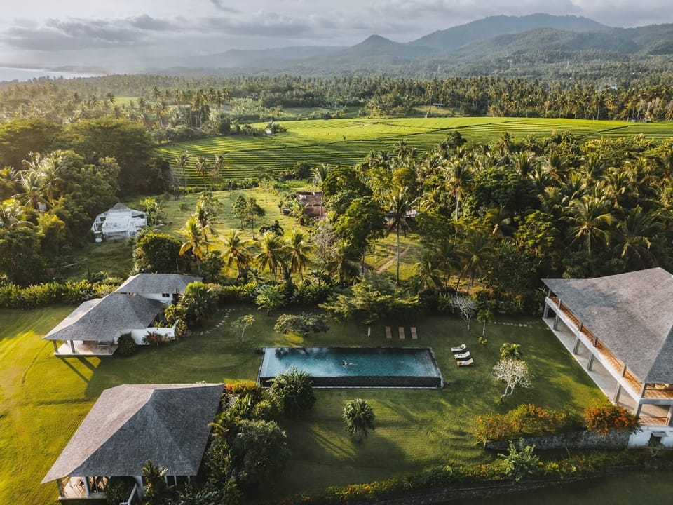 1 ha Estate facing the Indian Ocean