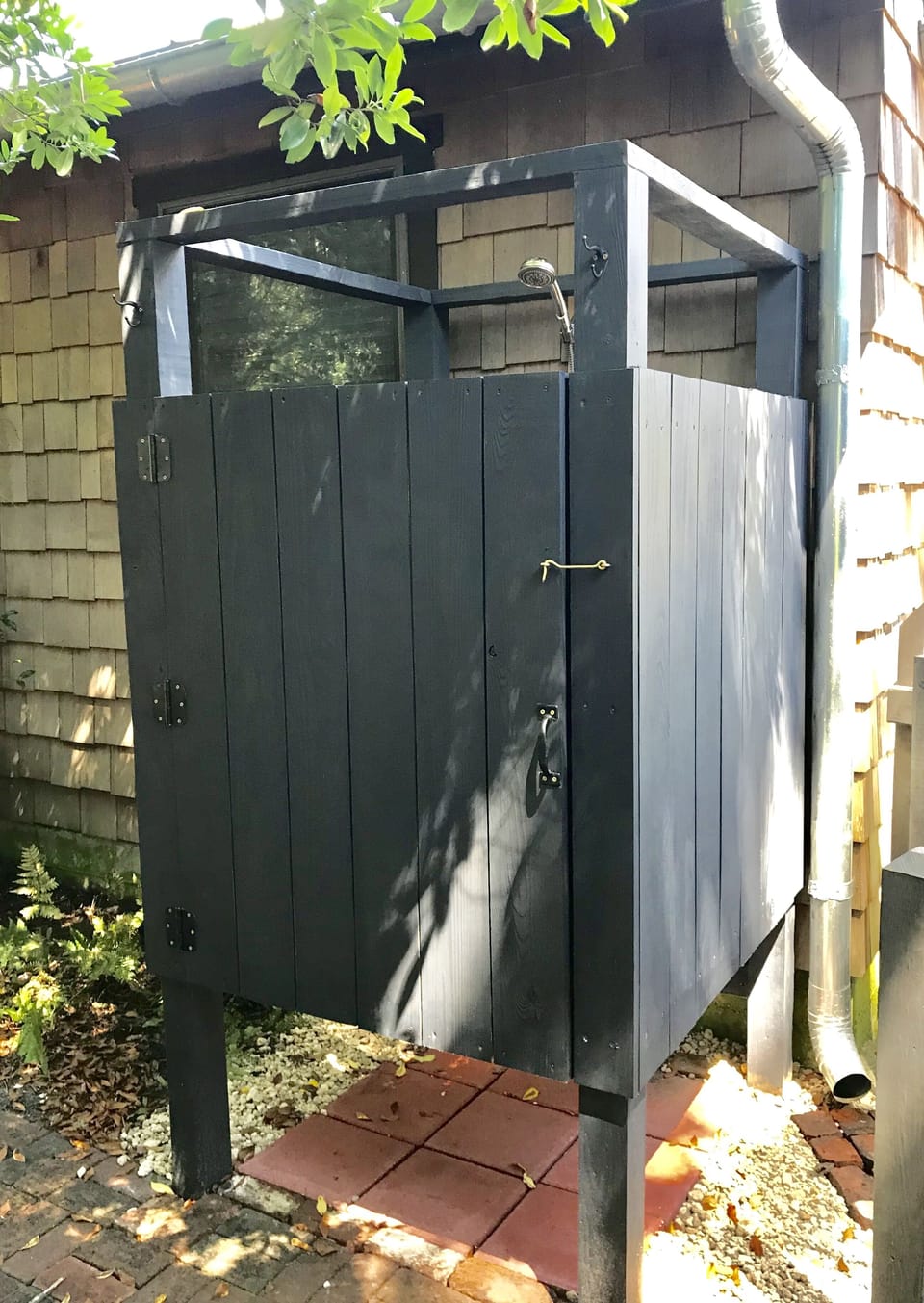 Shower Al Fresco! Hot and cold running water - private yard.
