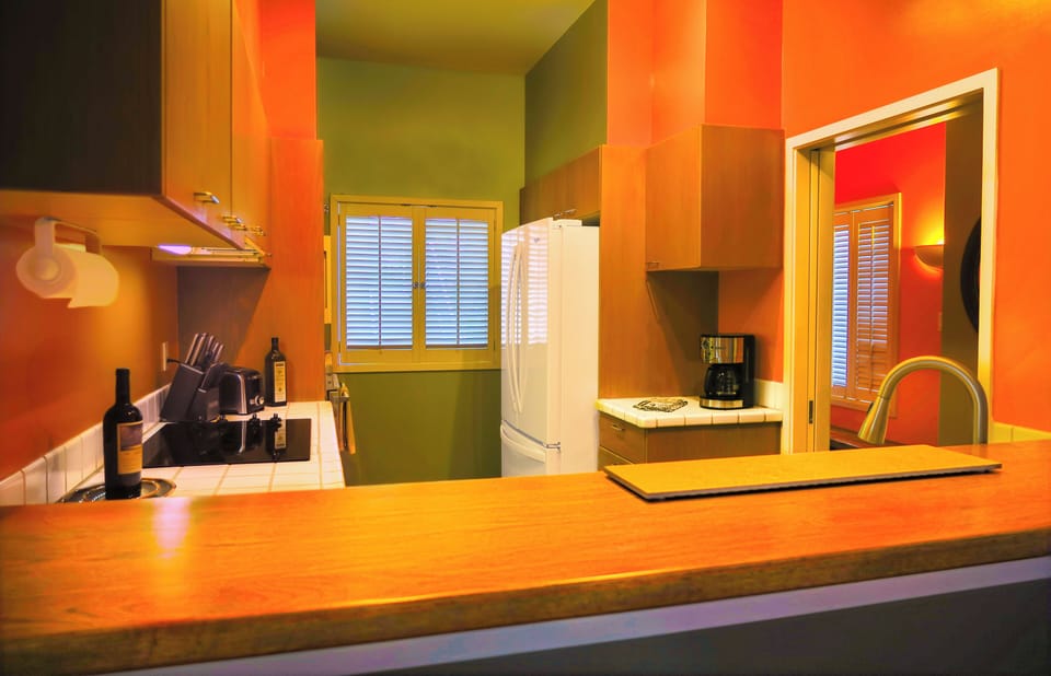 Full kitchen (also many excellent restaurants within walking distance...).