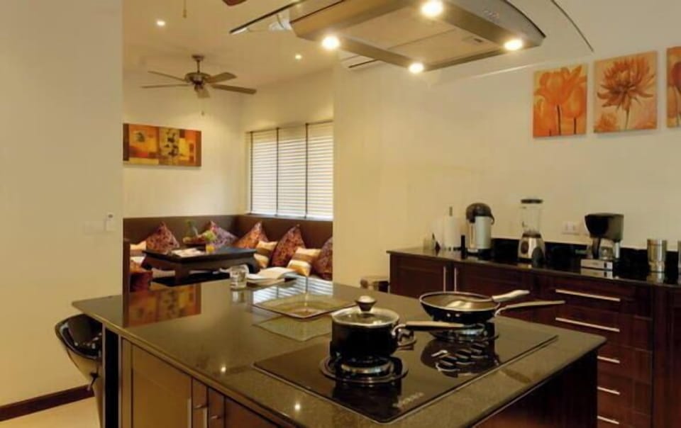 Sunstone Villa: 6 BR Pool Villa