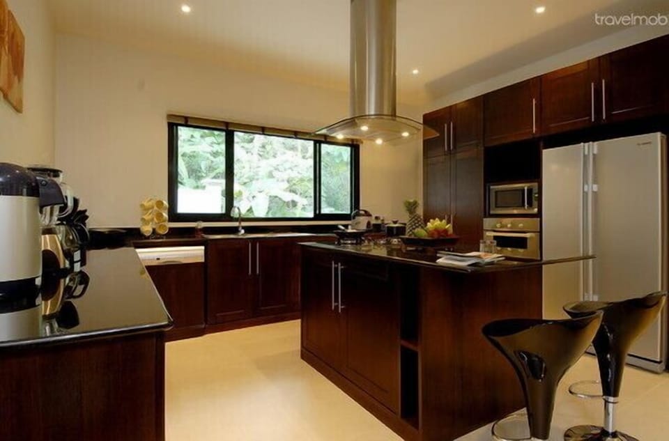 Sunstone Villa: 6 BR Pool Villa