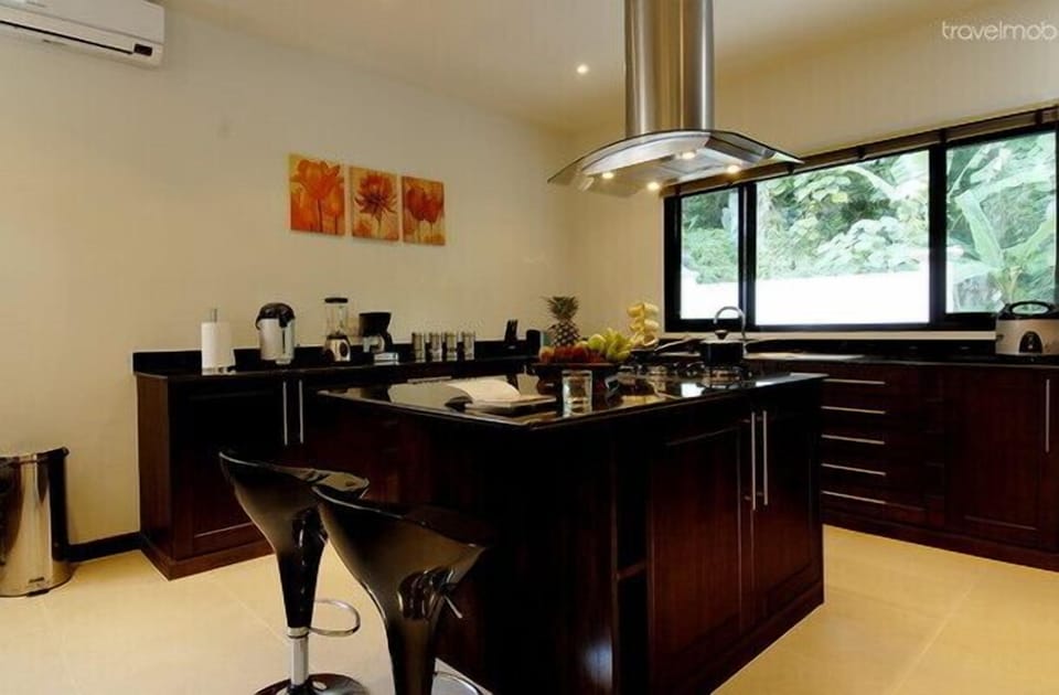 Sunstone Villa: 6 BR Pool Villa