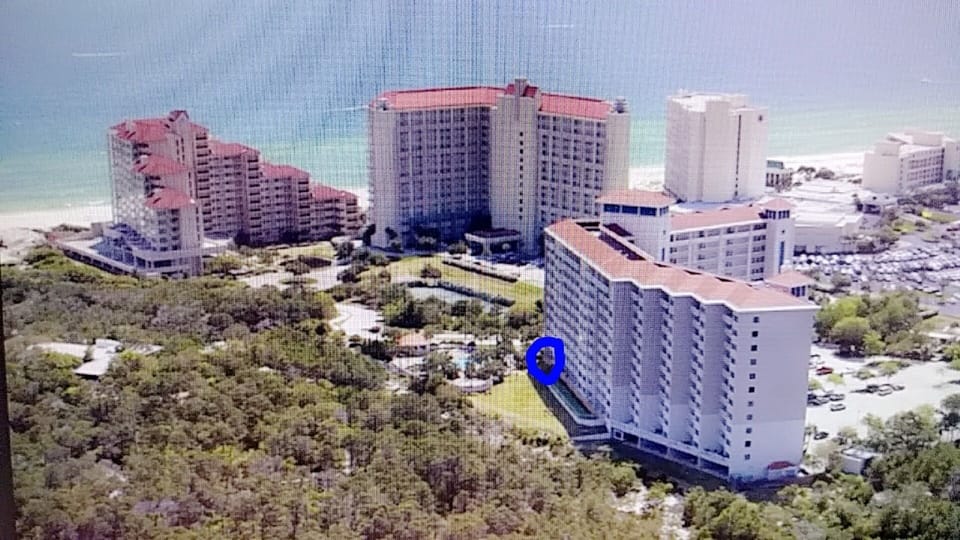 Blue circle indicates where unit is located. It's 5-10 min walk from beach.