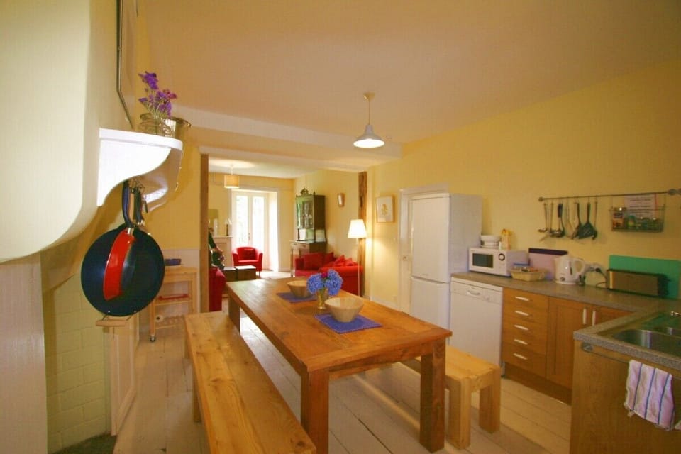 Fully-equipped kitchen - perfect for large groups