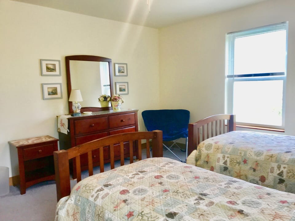 Twin Bedroom